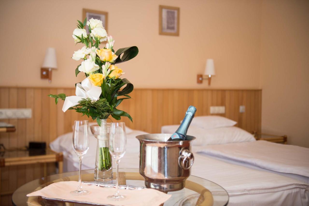 Martfu Hotel Thermal Spa Luaran gambar