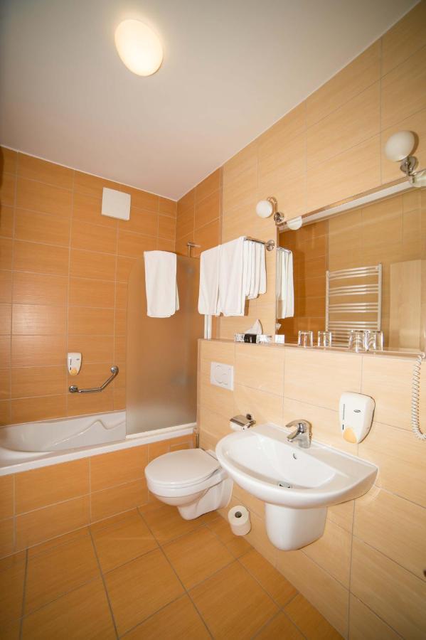 Martfu Hotel Thermal Spa Luaran gambar