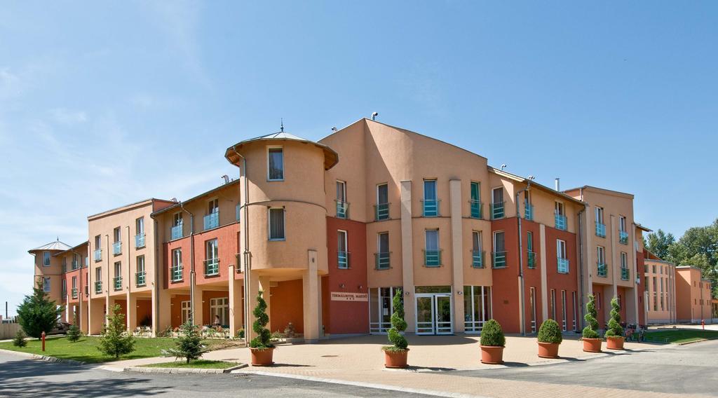 Martfu Hotel Thermal Spa Luaran gambar
